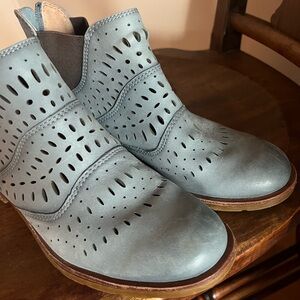 Sofft blue leather booties